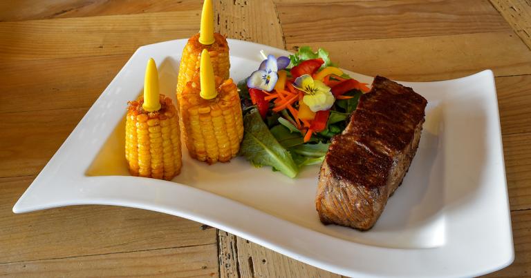 Steak mit scharfen Chili-Mais